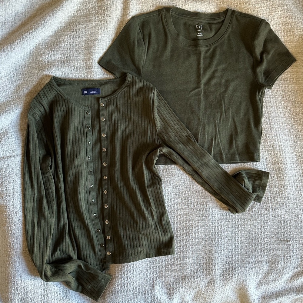 GAP Olive Green Ribbed Knit Snap Front Cardigan T Shirt Set